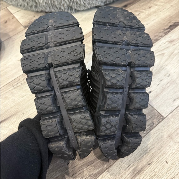 On Running Athletic Shoes - Picture 5 of 6